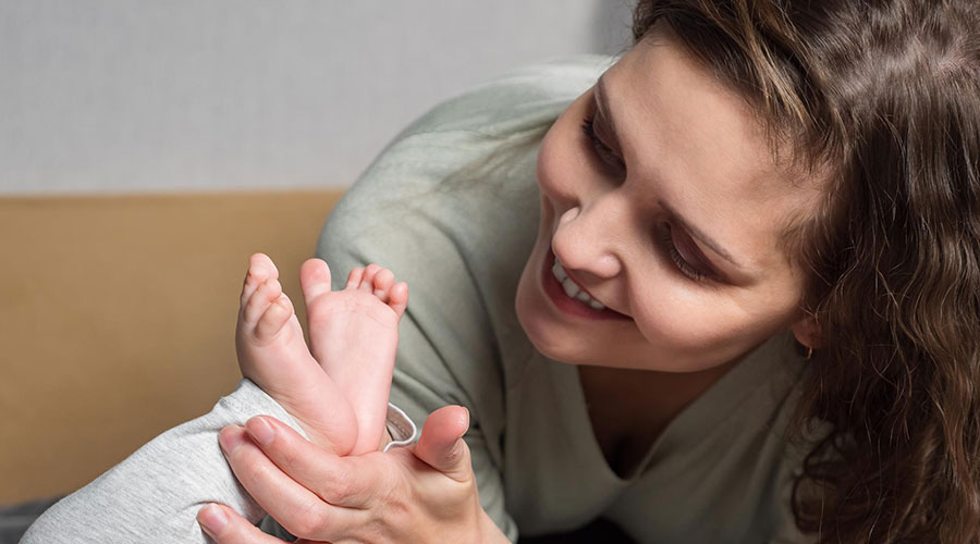 pieluchomajtki pampers pasek z tylu po co